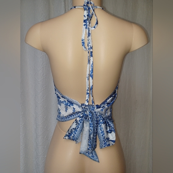 Women Size L Blue and White Floral Halter Top it is not a brand - Picture 3 of 10